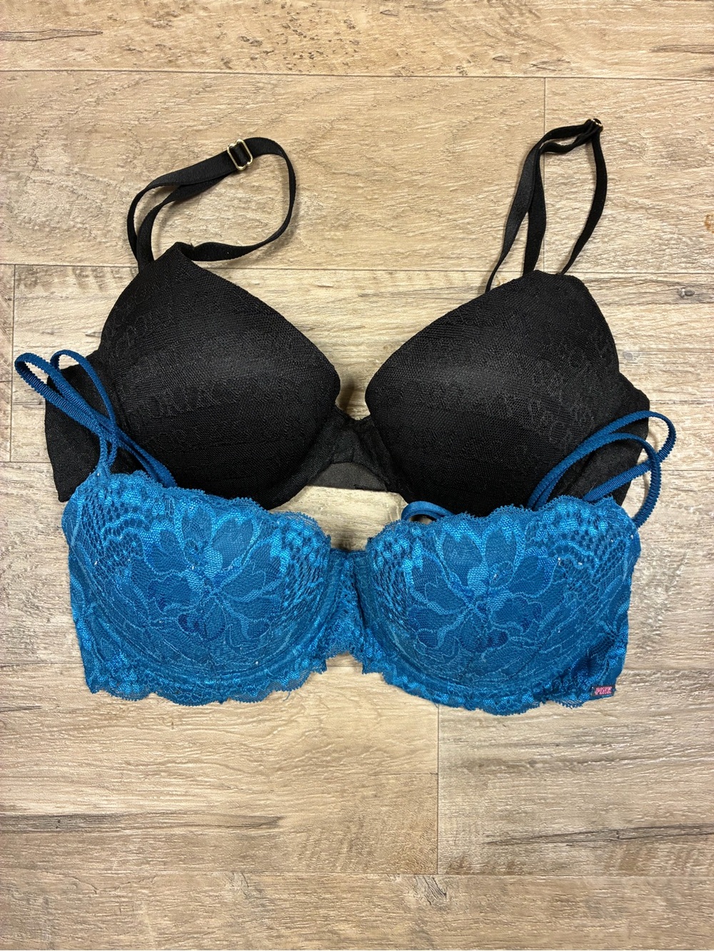Victoria Secret 2 Push Up Bras PINK Date Logo Lace - Picture 4 of 11